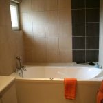 suite bien être deauville, baignoire balnéo et douche à l'italienne
