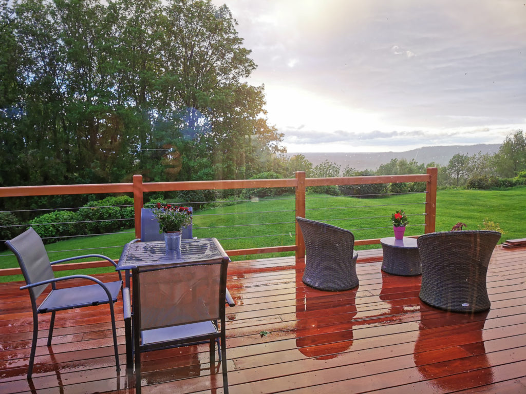 terrasse bois côté vue sur la plaine de caen